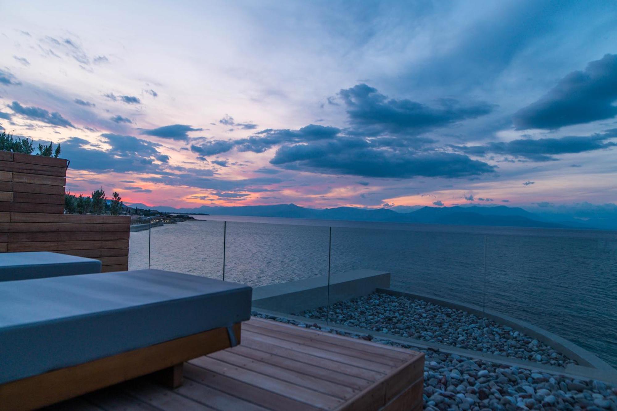 Alissachni Seaside Hotel 데르베니 외부 사진